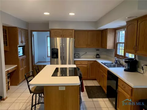128 Deerfield Cir, Bryan, OH 43506 photo 17