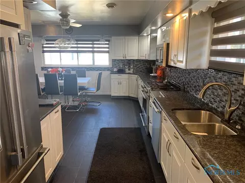 1078 Leith St, Maumee, OH 43537 photo 3
