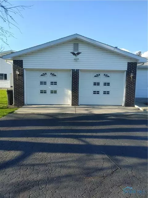 101 Robrock St, Bryan, OH 43506 photo 2