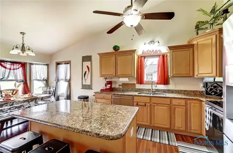 2108 Bluestone Dr, Findlay, OH 45840 photo 16