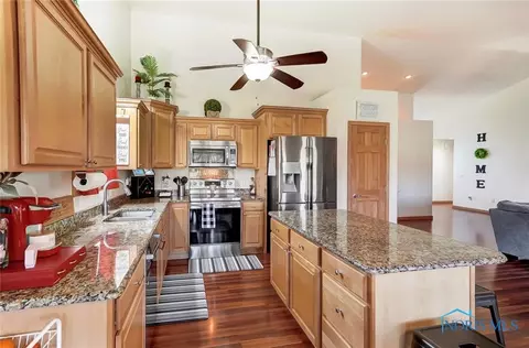 2108 Bluestone Dr, Findlay, OH 45840 photo 15