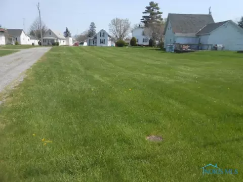 616 E Liberty St, Leipsic, OH 45856 photo 2
