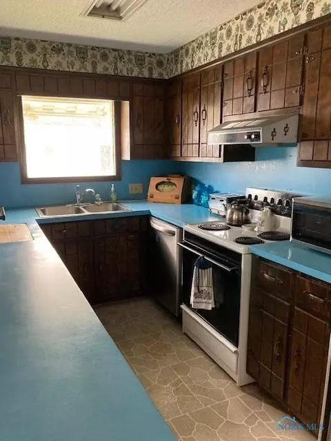 100 E Clay St, Mount Blanchard, OH 45867 photo 3