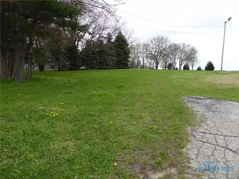 518 N Adrian St, Lyons, OH 43533 photo 6
