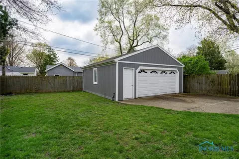 716 Burns Ave, Maumee, OH 43537 photo 8