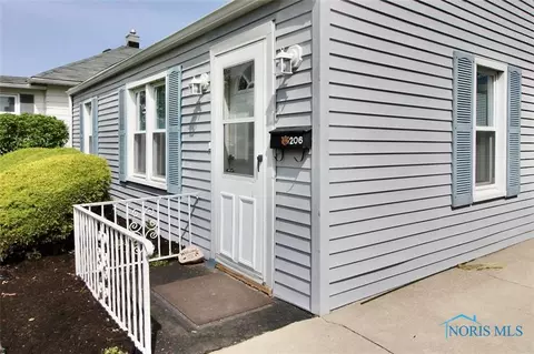 206 Windsor Rd, Walbridge, OH 43465 photo 2