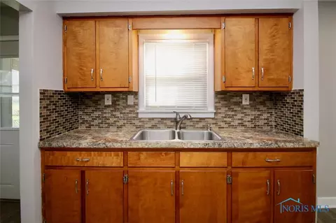 206 Windsor Rd, Walbridge, OH 43465 photo 13