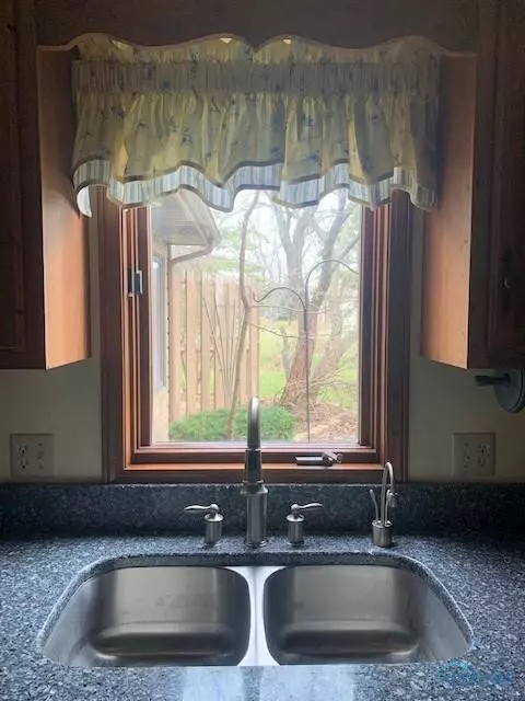 806 Cardinal Dr, Bryan, OH 43506 photo 6