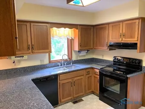 806 Cardinal Dr, Bryan, OH 43506 photo 4