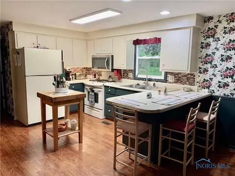 102 Oak Meadows Dr, Bryan, OH 43506 photo 9
