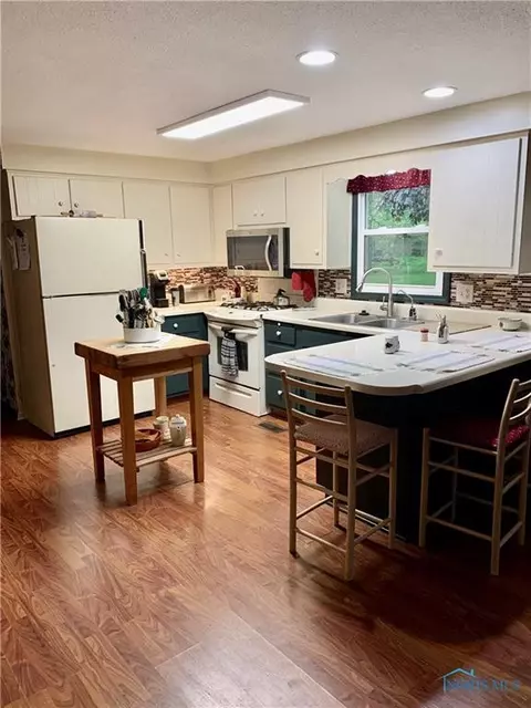 102 Oak Meadows Dr, Bryan, OH 43506 photo 7