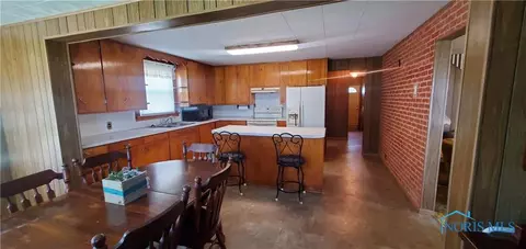 37 South St, Leipsic, OH 45856 photo 2