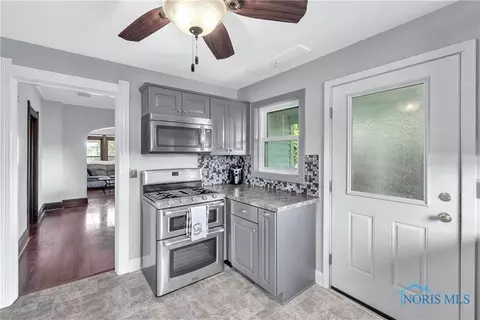 408 E Dudley St, Maumee, OH 43537 photo 13