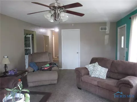 813 E 5th St, Ottawa, OH 45875 photo 2