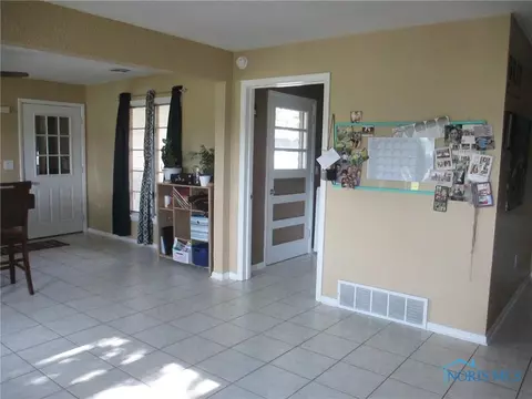 813 E 5th St, Ottawa, OH 45875 photo 7
