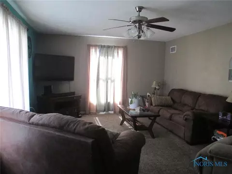 813 E 5th St, Ottawa, OH 45875 photo 3