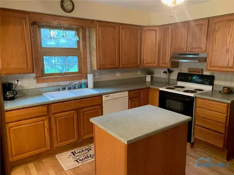 815 S Cherry St, Bryan, OH 43506 photo 9