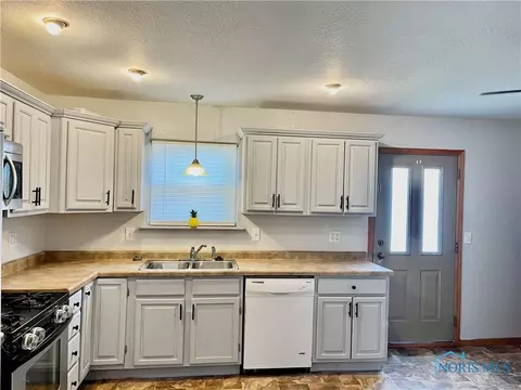 409 Main St, Delta, OH 43515 photo 12
