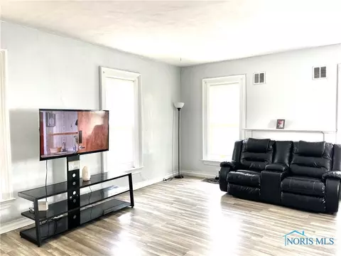 409 Main St, Delta, OH 43515 photo 9