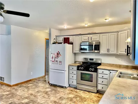 409 Main St, Delta, OH 43515 photo 14