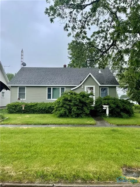 439 W Maple St, Deshler, OH 43516 photo 1
