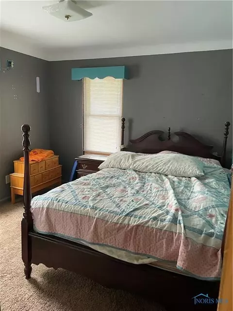 439 W Maple St, Deshler, OH 43516 photo 3