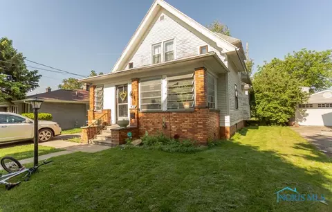 856 Grasser St, Oregon, OH 43616 photo 1