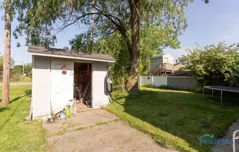 856 Grasser St, Oregon, OH 43616 photo 17