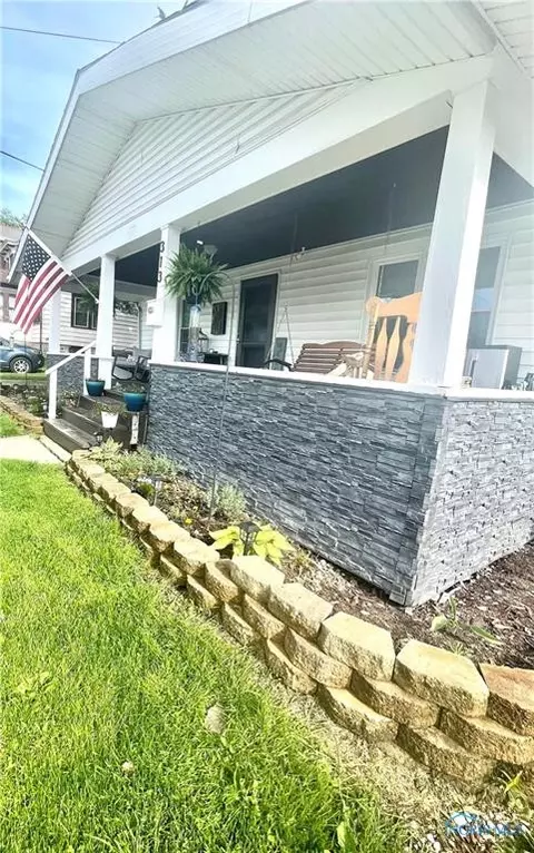 313 W Maple St, Bryan, OH 43506 photo 3