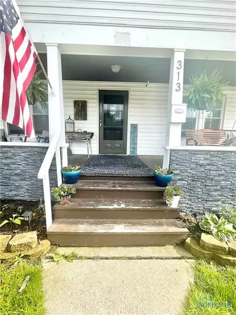 313 W Maple St, Bryan, OH 43506 photo 2