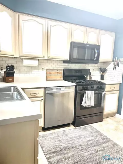 313 W Maple St, Bryan, OH 43506 photo 11