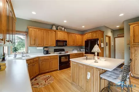 1908 Greystone Dr, Findlay, OH 45840 photo 9