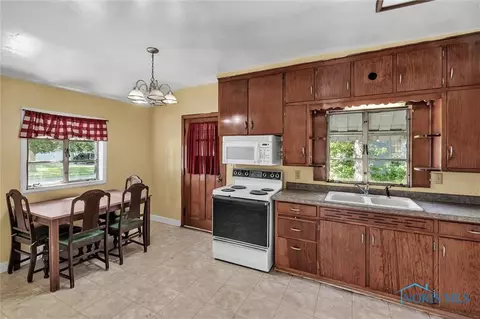 408 Center St, Bryan, OH 43506 photo 6