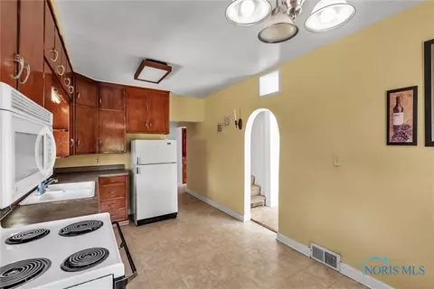 408 Center St, Bryan, OH 43506 photo 9