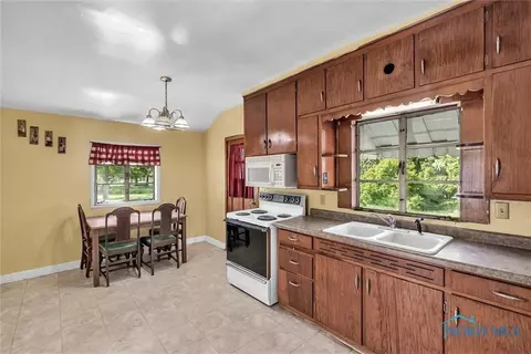 408 Center St, Bryan, OH 43506 photo 7