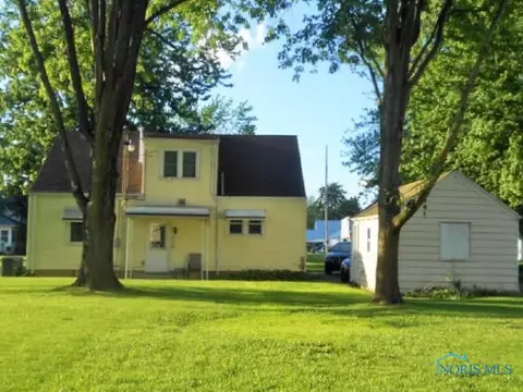 110 E Center St, Leipsic, OH 45856 photo 2