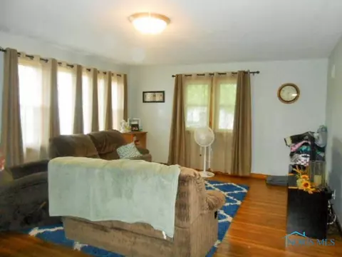 110 E Center St, Leipsic, OH 45856 photo 8