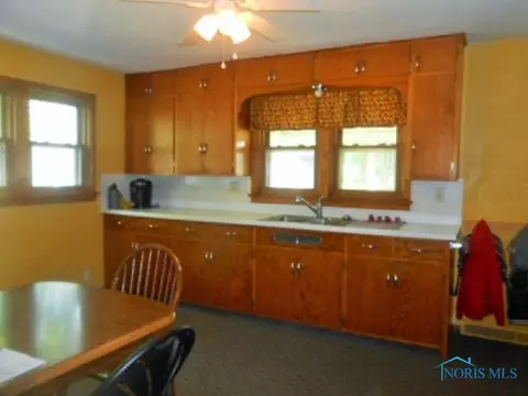 110 E Center St, Leipsic, OH 45856 photo 5
