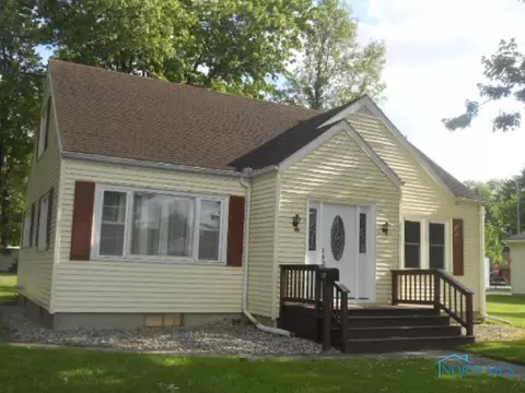 110 E Center St, Leipsic, OH 45856 photo 1