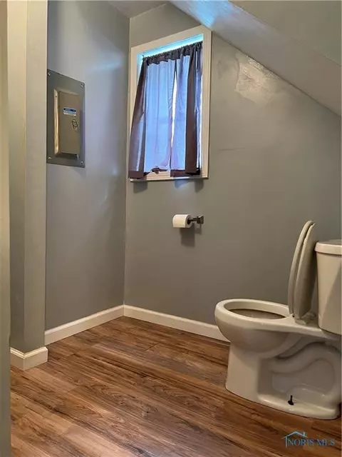 109 E Union St, Walbridge, OH 43465 photo 8