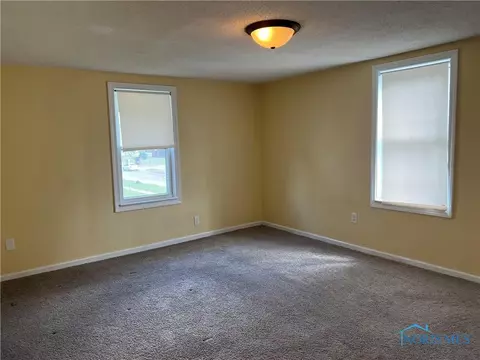 109 E Union St, Walbridge, OH 43465 photo 12