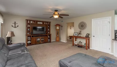 28207 Schriber St, Walbridge, OH 43465 photo 21