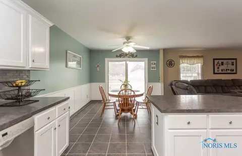 28207 Schriber St, Walbridge, OH 43465 photo 11