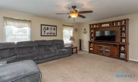 28207 Schriber St, Walbridge, OH 43465 photo 20