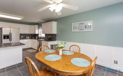 28207 Schriber St, Walbridge, OH 43465 photo 17
