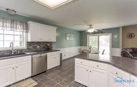 28207 Schriber St, Walbridge, OH 43465 photo 10