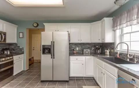 28207 Schriber St, Walbridge, OH 43465 photo 7