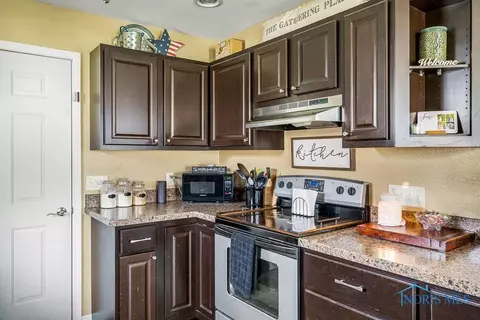 6640 Alexander Dr, Walbridge, OH 43465 photo 13