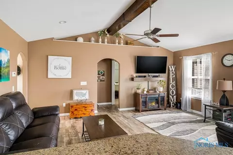 6640 Alexander Dr, Walbridge, OH 43465 photo 17