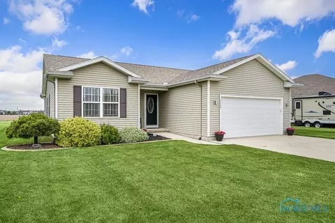 6640 Alexander Dr, Walbridge, OH 43465 photo 1